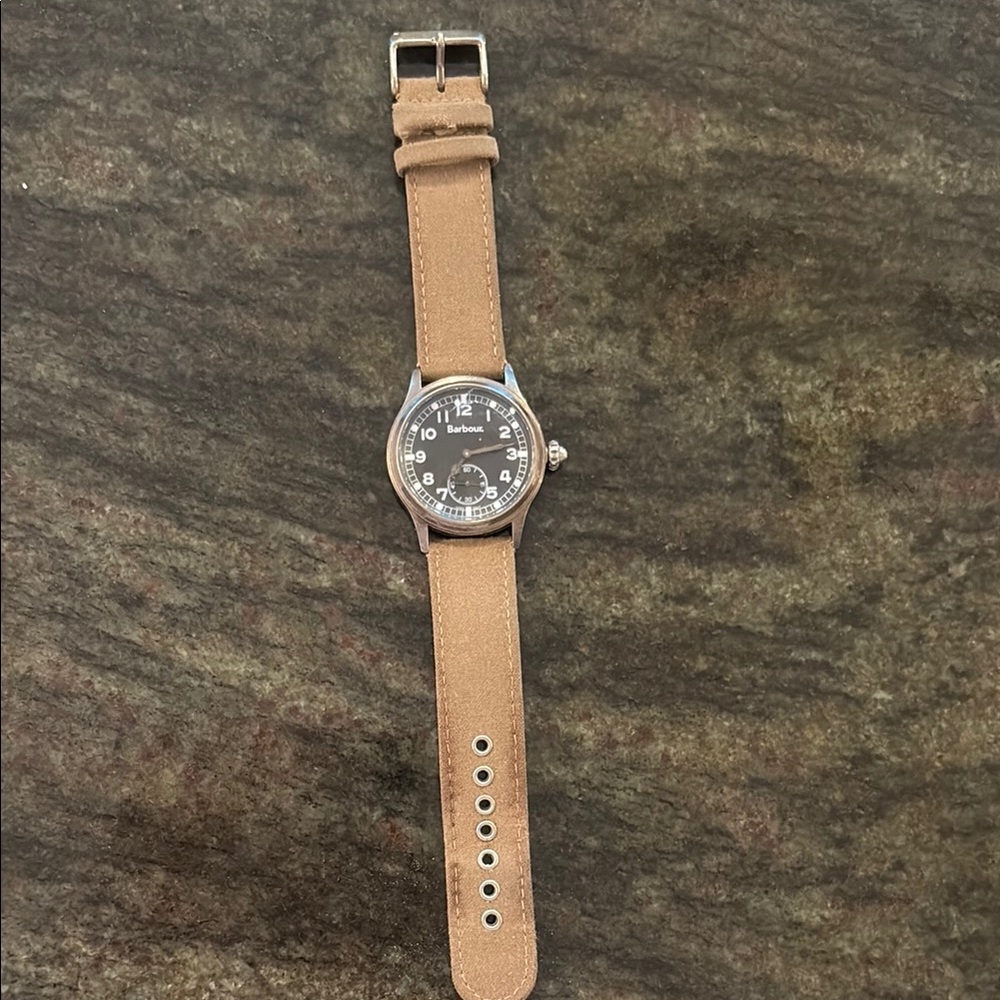 Barbour men’s watch
Worn strap 
Needs battery 
Watch is in good working order